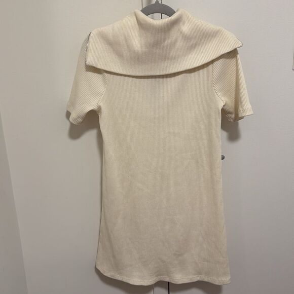 Zara 1/4 Zip Short Sleeve Ribbed Knit Mini Dress in Off White. Size M. - Picture 3 of 6